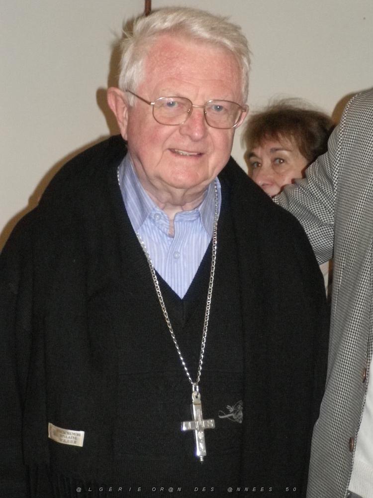 1019 le pretre de l'eglise de saint-eugene.JPG